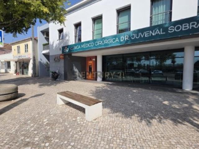 Garagem venda em Almada, Setúbal