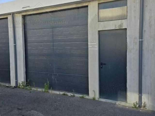 Garagem alugar em Santa Maria, São Pedro e Matacães, Torres Vedras