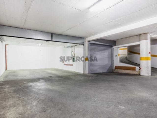 Garagem venda em Penha de França, Lisboa