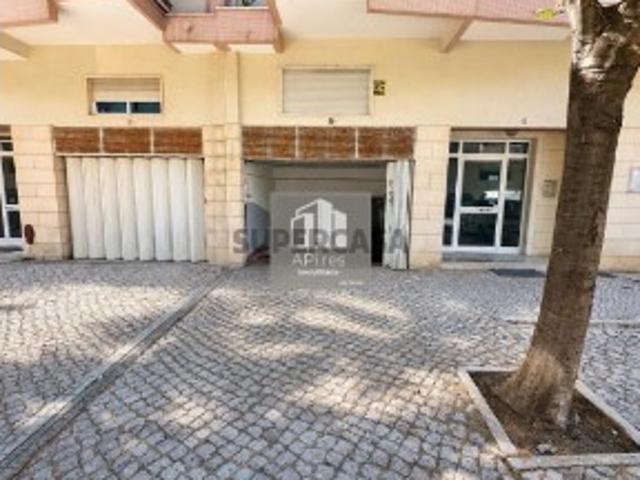 Garagem venda em Almada, Setúbal