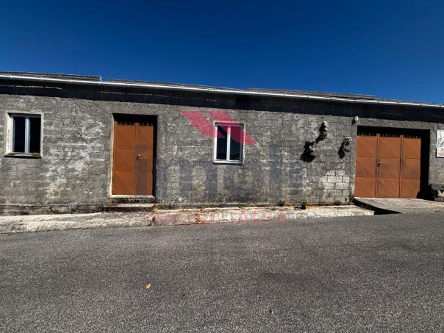 Garagem venda em Teso, Soajo