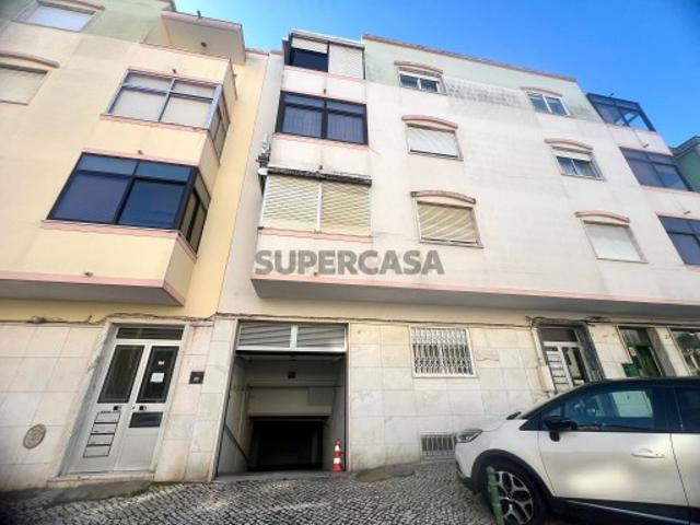 Garagem venda em Amadora, Lisboa