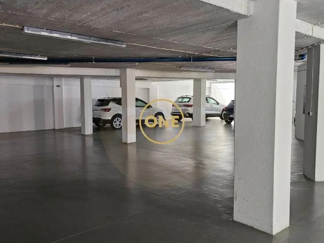 Garagem venda em Casal de São Martinho, Sintra