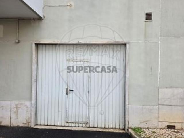 Garagem venda em Calhandriz, Lisboa