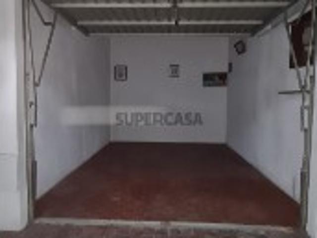 Garagem venda em Nossa Senhora da Piedade, Almada