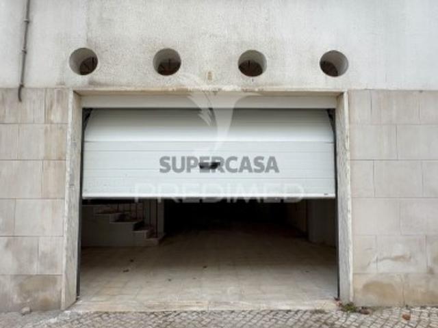 Garagem venda em Cova da Piedade, Almada