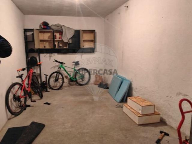 Garagem venda em Telha, Barreiro