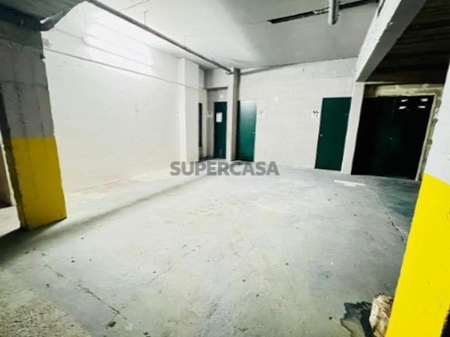 Garagem venda em Azeitão (São Lourenço e São Simão), Setúbal