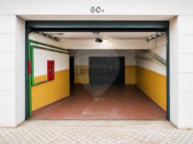 Garagem venda em Vale Linhoso, Almada
