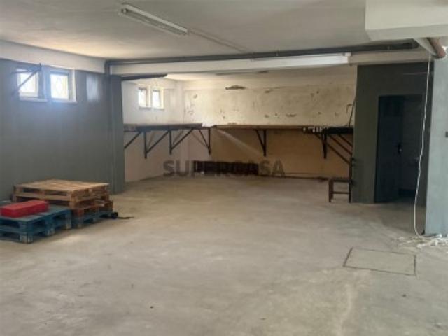 Garagem venda em Almada, Setúbal