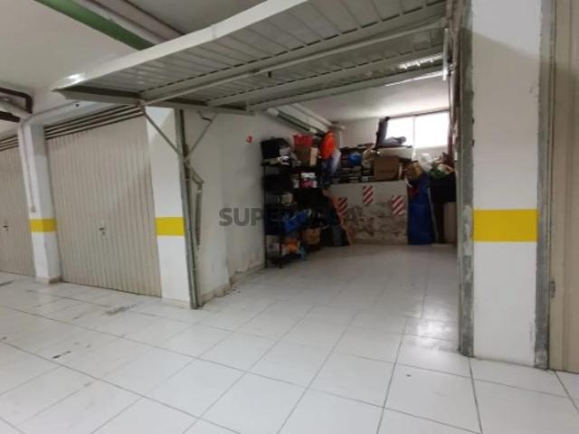 Garagem venda em Botequim, Almada