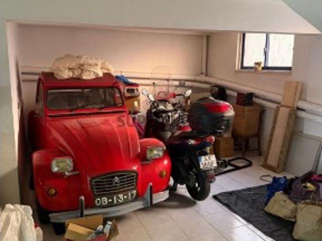 Garagem venda em Quintinhas, Almada