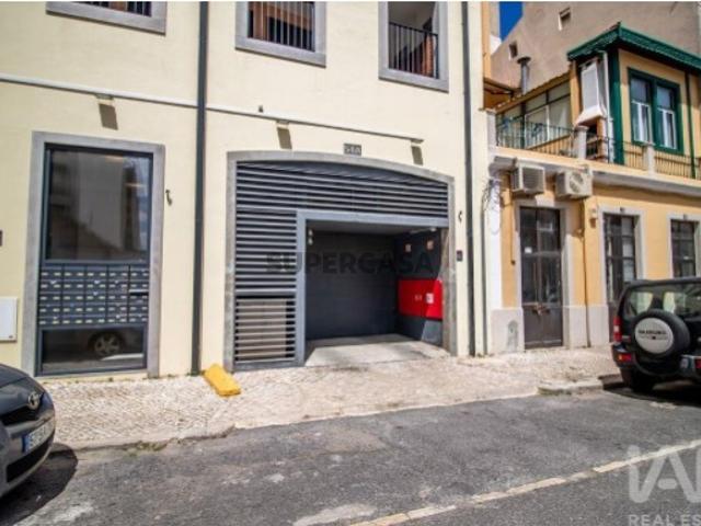 Garagem venda em Estrela, Lisboa