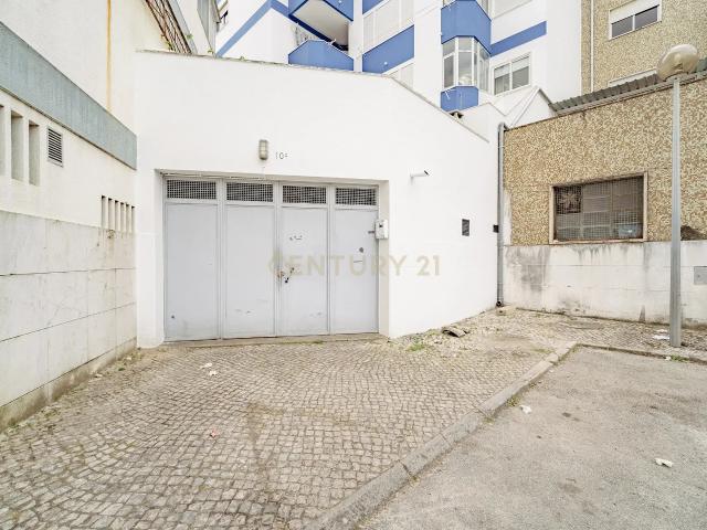 Garagem venda em Almada, Setúbal
