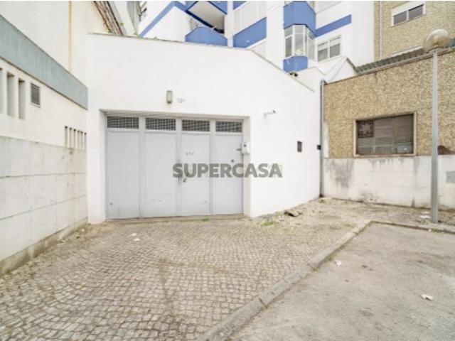 Garagem venda em Almada, Setúbal