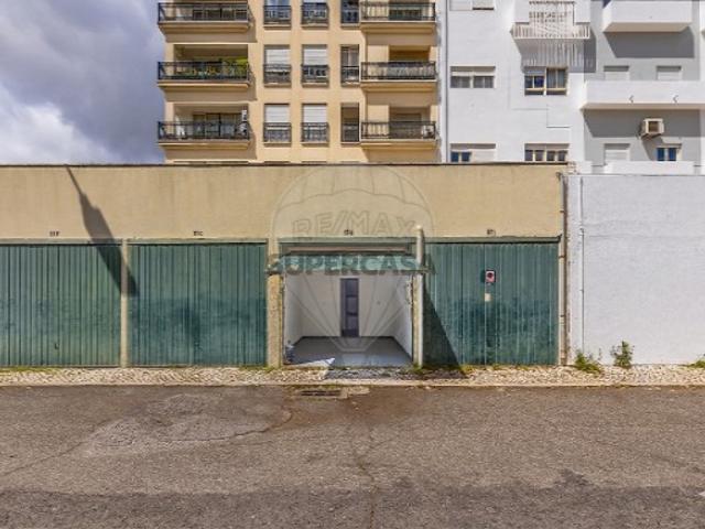 Garagem venda em Quinta do Pisany, Lisboa