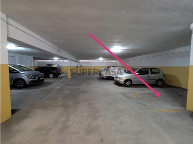 Garagem venda em Vila Nova De Gaia, Porto