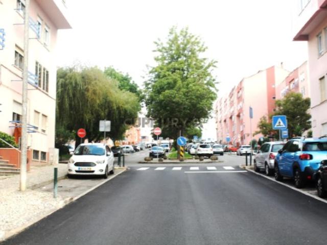 Garagem venda em Moinho Encarnado, Sintra
