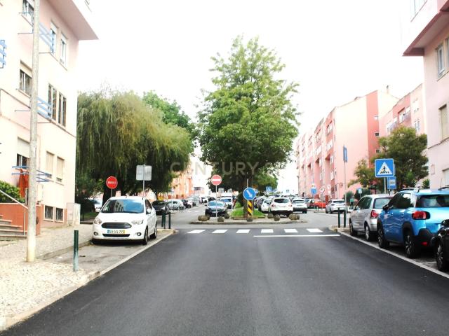 Garagem venda em Moinho Encarnado, Sintra