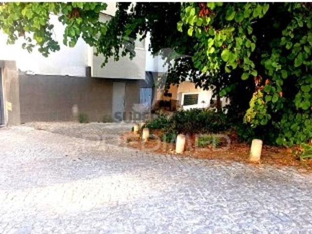 Garagem venda em Olivais, Lisboa