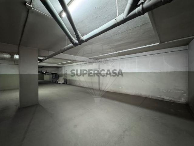 Garagem venda em Oliveira do Douro, Vila Nova De Gaia