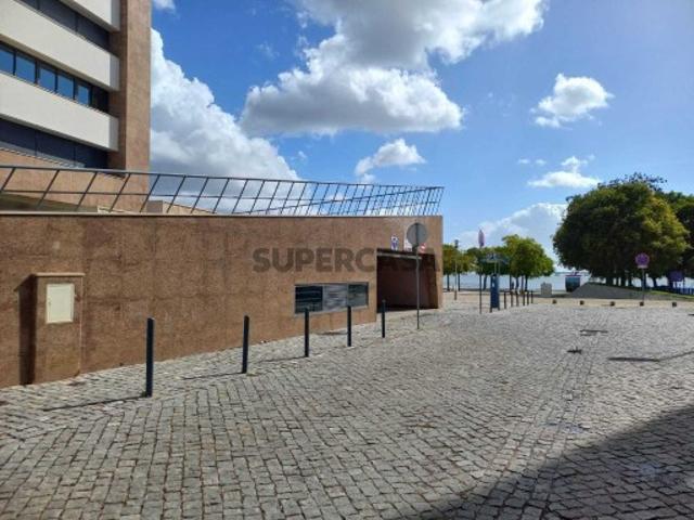 Garagem venda em Parque das Nações, Lisboa