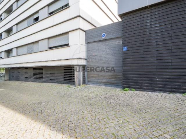 Garagem venda em Parque das Nações, Lisboa