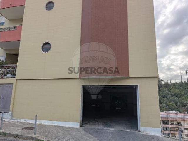 Garagem venda em Pendão, Queluz