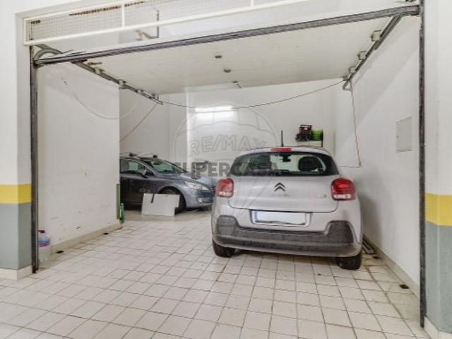 Garagem venda em Vale de Carenque, Sintra