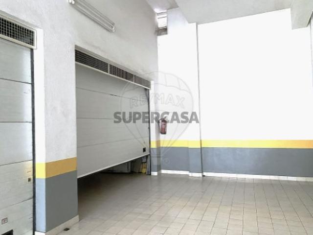 Garagem venda em Vale de Carenque, Sintra