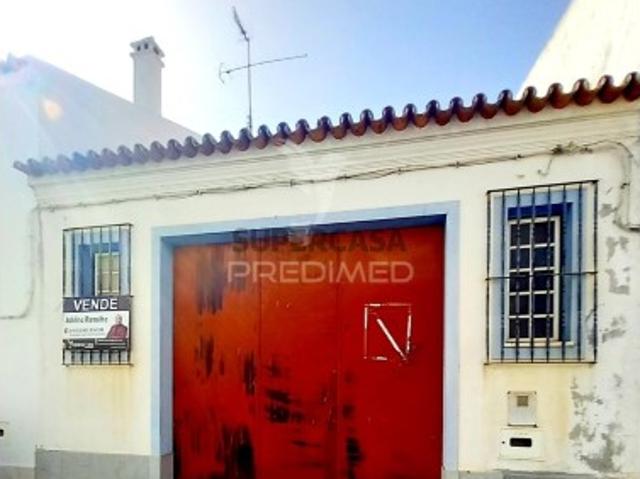 Garagem venda em Redondo, Évora