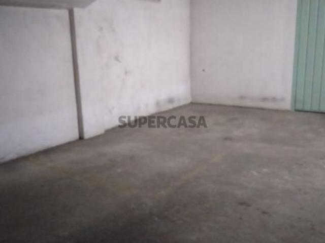 Garagem venda em Moncorvo de Baixo, Rio de Mouro