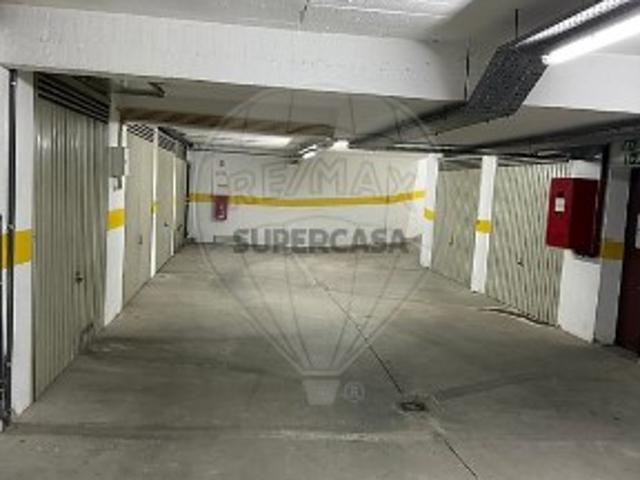 Garagem venda em Rinchoa, Sintra