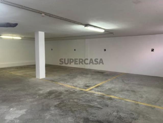 Garagem venda em Bonfim, Setúbal