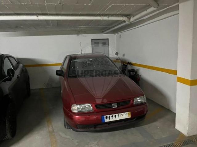 Garagem venda em Vila Franca De Xira, Lisboa