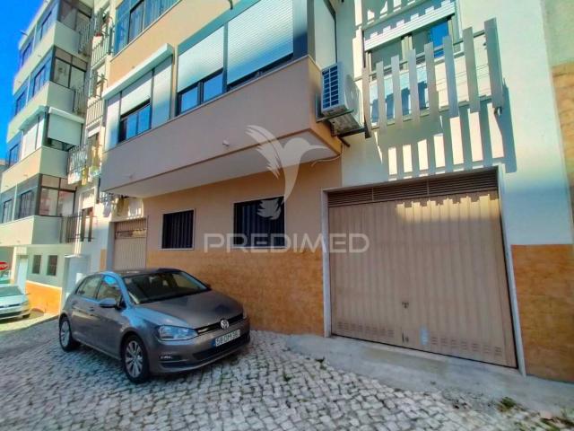 Garagem alugar em Casal do Chapim, Odivelas