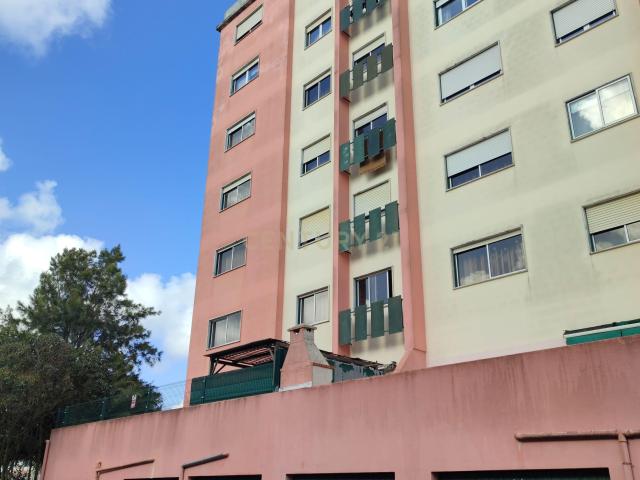 Garagem venda em Mem Martins, Sintra
