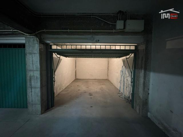 Garagem alugar em Ourém, Santarém