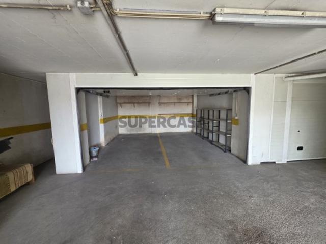 Garagem venda em Peniche, Leiria