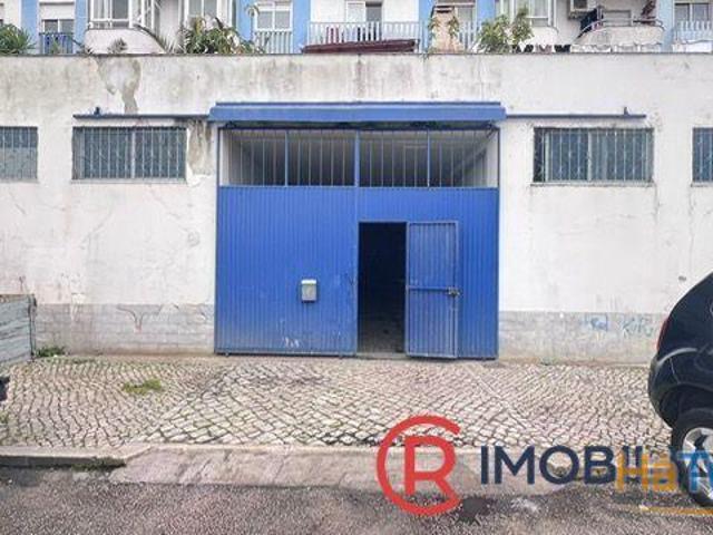 Garagem alugar em Almada, Setúbal
