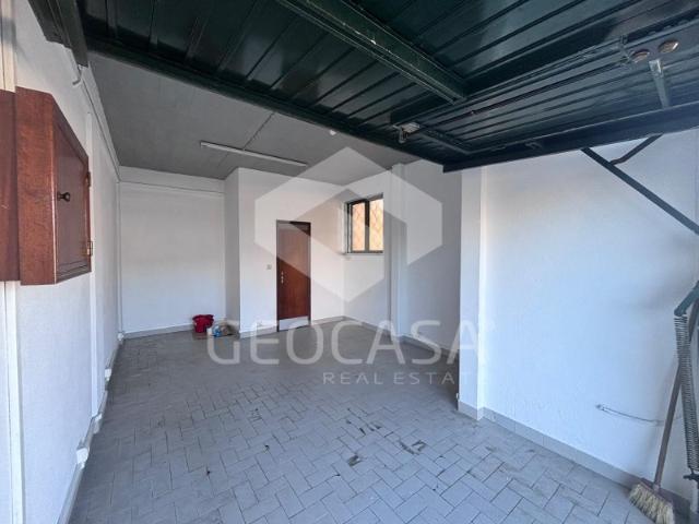 Garagem alugar em Estefânea, Sintra