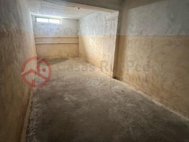 Garagem venda em Palhais, Charneca Da Caparica