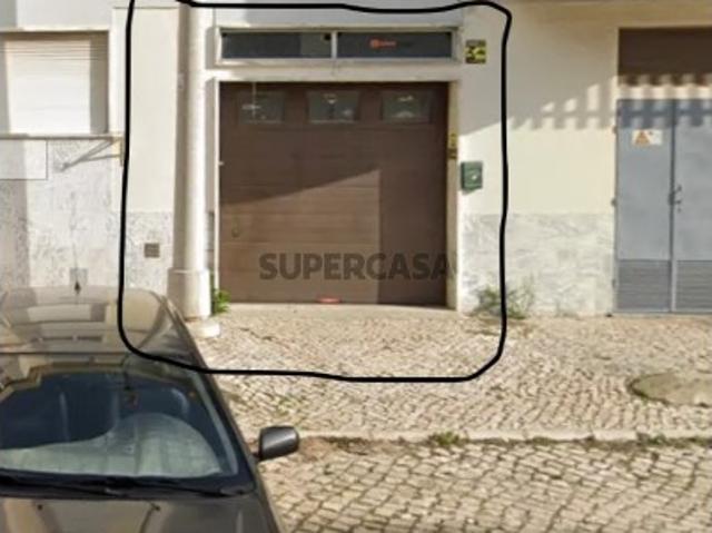 Garagem venda em Almada, Setúbal