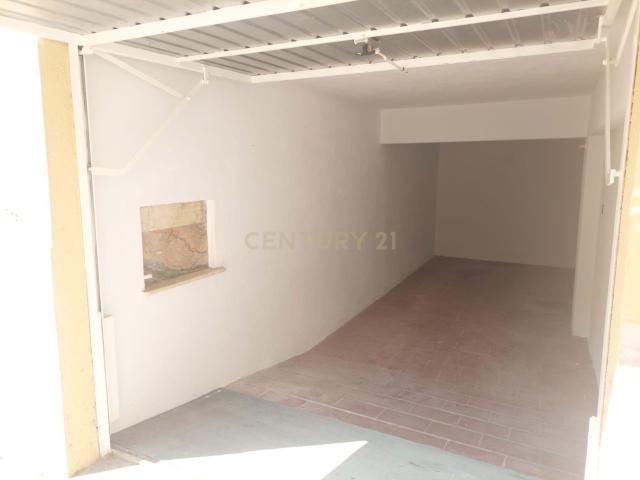 Garagem alugar em Mem Martins, Sintra