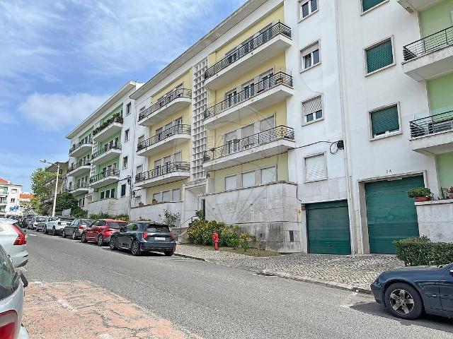 Garagem alugar em Bairro de São Miguel, Lisboa