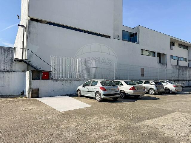 Garagem alugar em Campo da Feira, Amarante