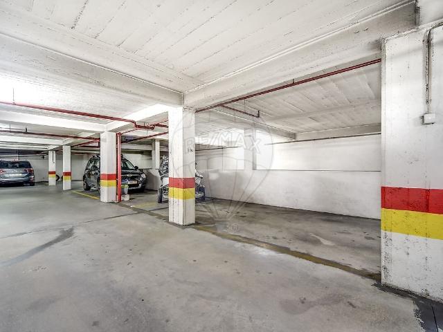 Garagem alugar em Bairro Andrade, Lisboa