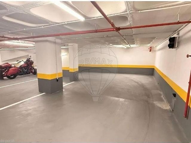Garagem alugar em Anjos, Lisboa