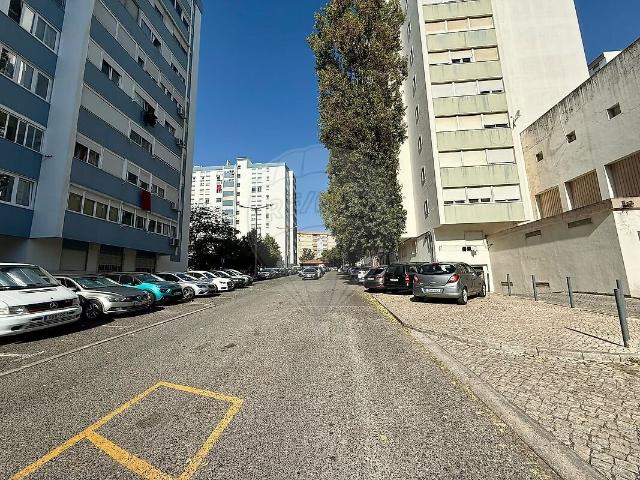 Garagem alugar em Benfica, Lisboa