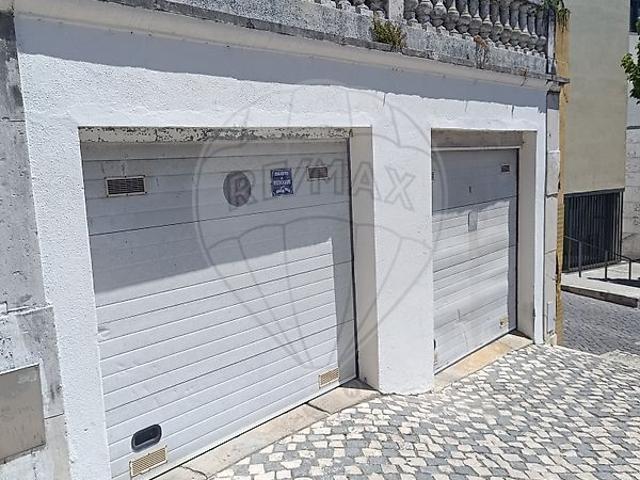 Garagem alugar em Prazeres, Lisboa